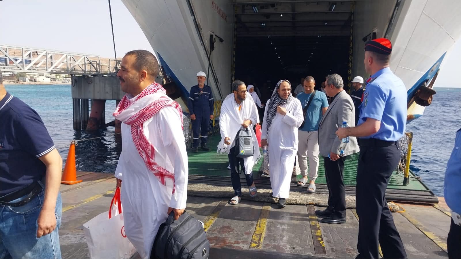 انطلاق أولى رحلات عودة حجاج الحج السياحي البري المصريين لموسم حج 1446