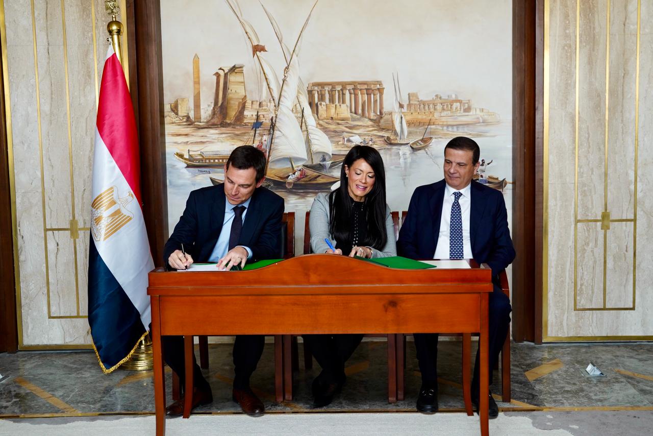 شنايدر إلكتريك ووزارة التخطيط والتنمية الاقتصادية والتعاون الدولي توقعان مذكرة تفاهم لدعم مشروعات الأمن الغذائي من خلال برنامج “نُوفّي”