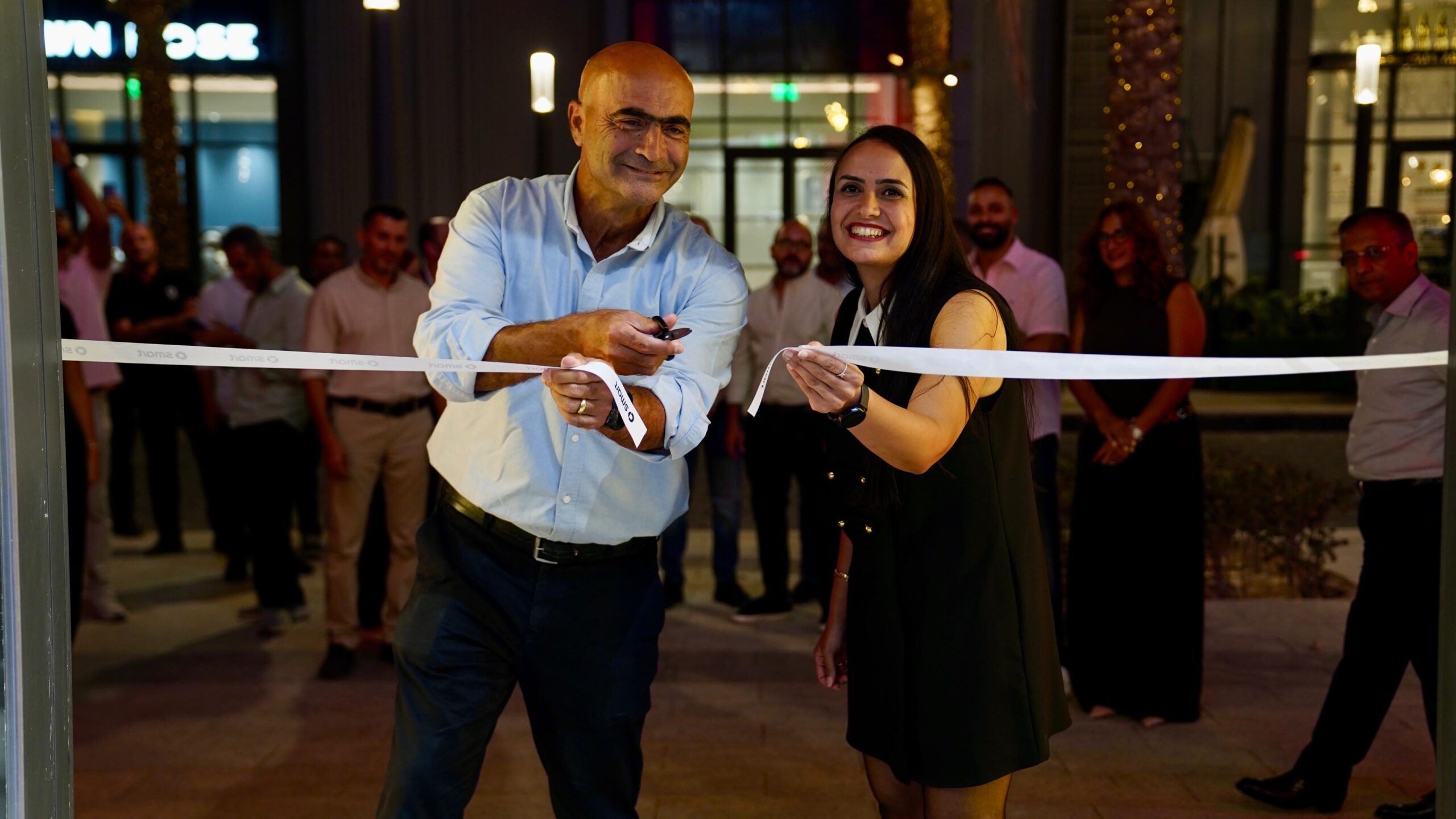 «عز العرب ستار» تفتتح أحدث صالة عرض لسيارات «smart» بـ«District 5» ضمن خطتها للتوسع في سوق السيارات الكهربائية