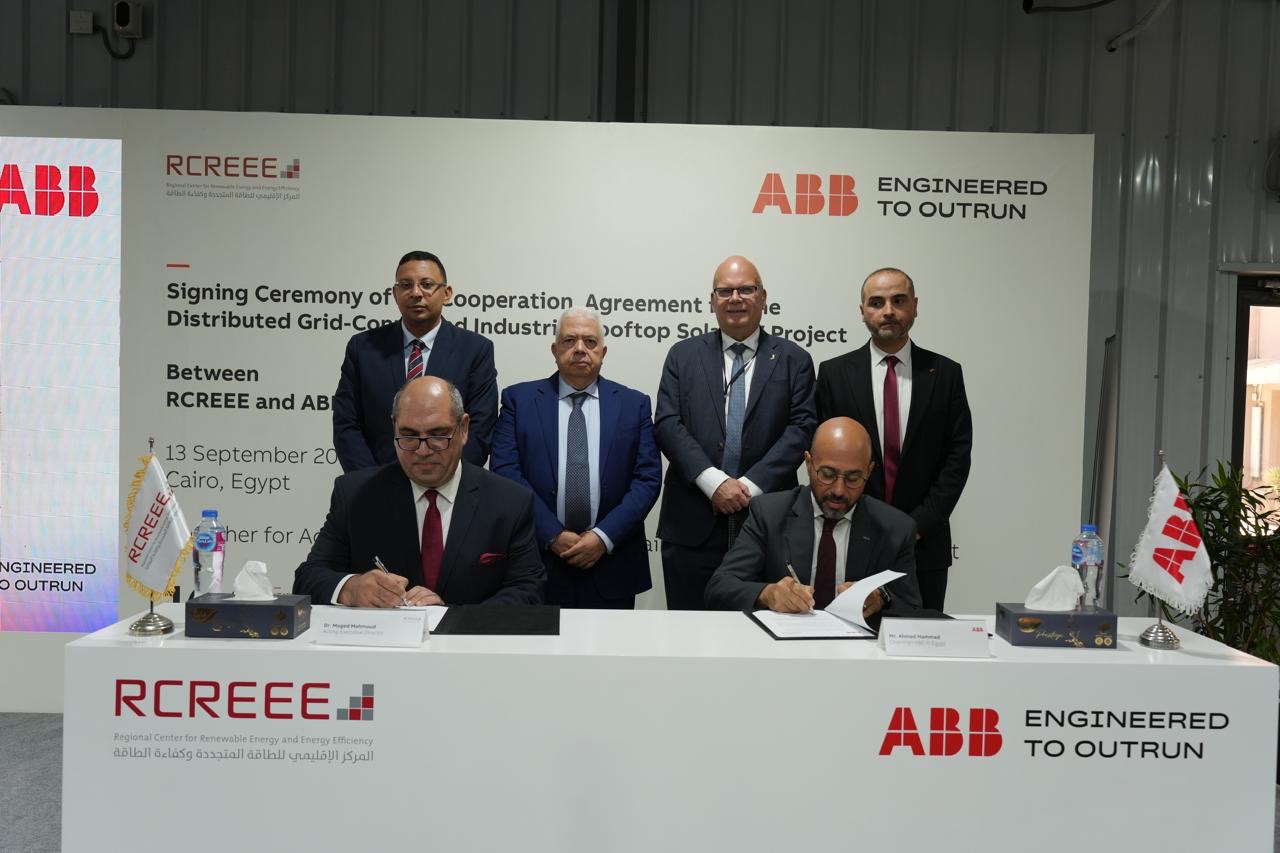ABB  في مصر تحول مصانعها إلى منشأة صناعية صديقة للبيئة من خلال شراكة استراتيجية مع المركز الإقليمي للطاقة المتجددة وكفاءة الطاقة توازياً مع مبادرة “شمس الصناعة” للتحول الصناعي المستدام